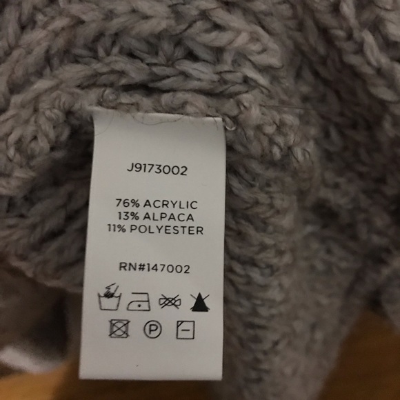 TJD sweater poncho cape. Like new! Size M - Picture 4 of 4